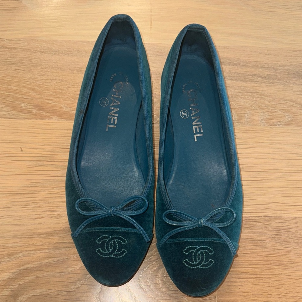 CHANEL Teal Velvet Ballet Flats
